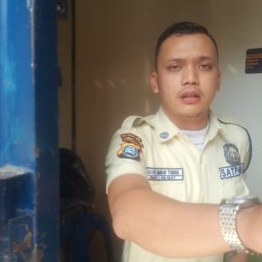 Lecehkan Nasabah Dan Hina Profesi Wartawan  Satpam Bank Mandiri Taspen Bergaya Arogan
